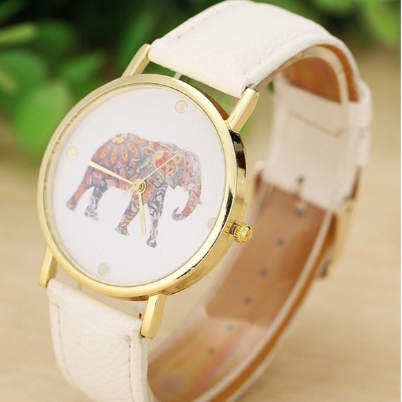 THINKVINTAGEONLINE Accessories - 🔴SALE🔴🔛 WHITE VEGAN LEATHER ELEPHANT WATCH